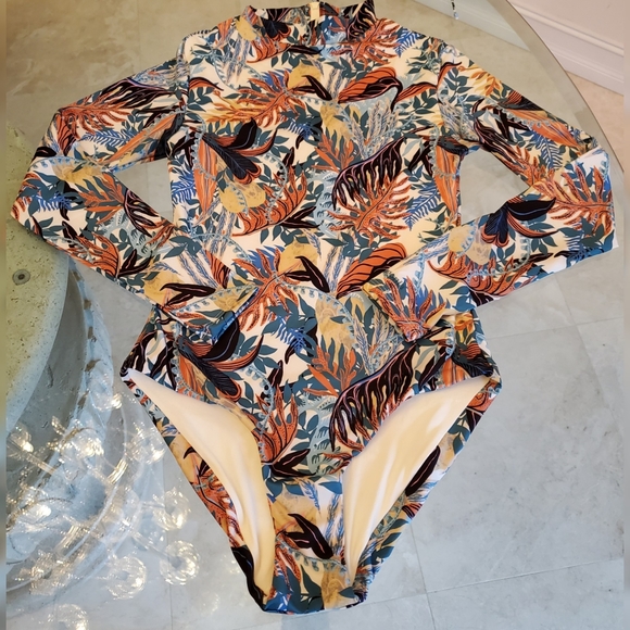 Patagonia Surf Swell Seeker Rash Guard Swimsut - Picture 2 of 12